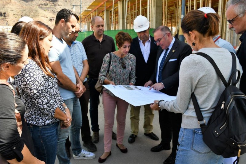 Jos� Manuel Baltar visita las obras del Consultorio Local de Playa de Mog�n