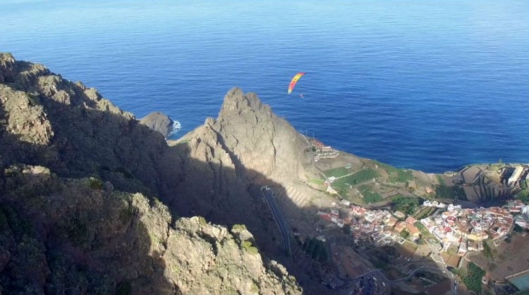 Campeones mundiales de parapente muestran Canarias como el mejor destino para practicar este deporte 