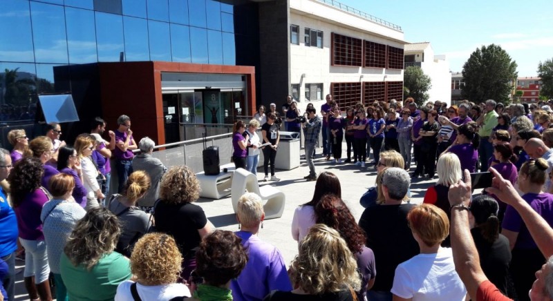 Santa Luc�a secundar� la huelga feminista del 8 de marzo