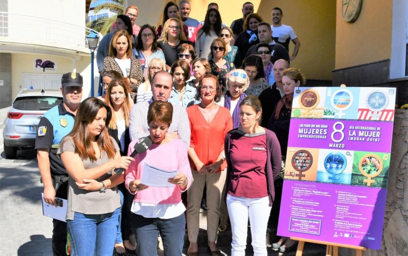 Mog�n celebra el D�a Internacional de la Mujer con par�n, homenaje y concierto