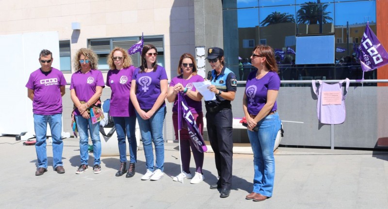 Trabajadoras y trabajadores de Santa Luc�a se movilizan en la huelga feminista del 8 de Marzo