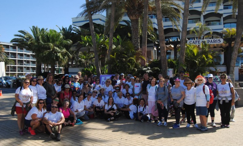 Un Centenar de mujeres acuden a la Caminata por la Igualdad en Maspalomas 