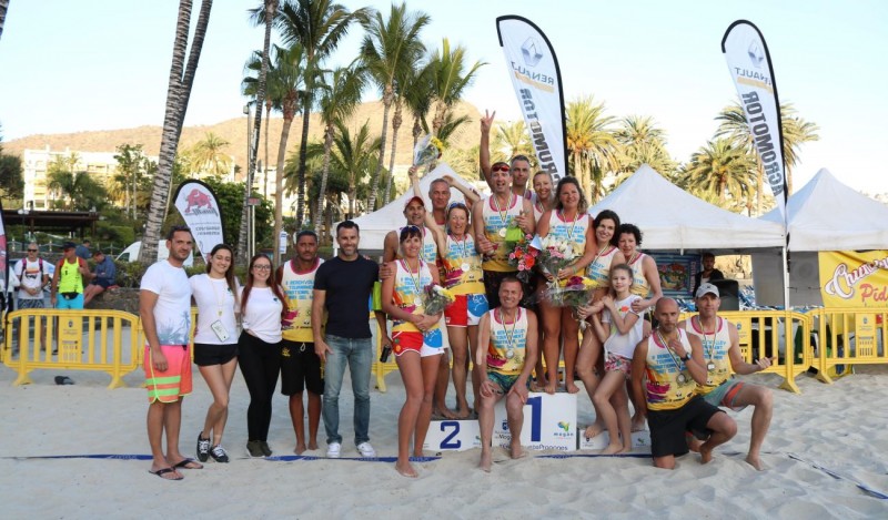M�s de 100 participantes se disputan  el II Torneo Master Internacional  de V�ley Anfi del Mar