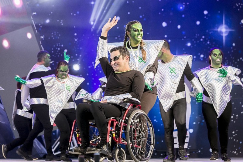 El Carnaval Maspamoon lanza un cohete espacial para derribar las barreras en el Universo