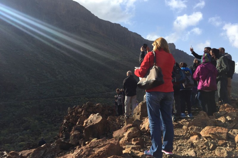 Arteara recibe la primavera en el enclave arqueol�gico conocido como �t�mulo del rey�