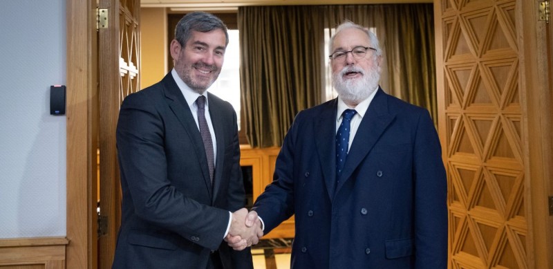 Fernando Clavijo analiza los objetivos de Canarias en Europa con el comisario de Acci�n por el Clima y Energ�a