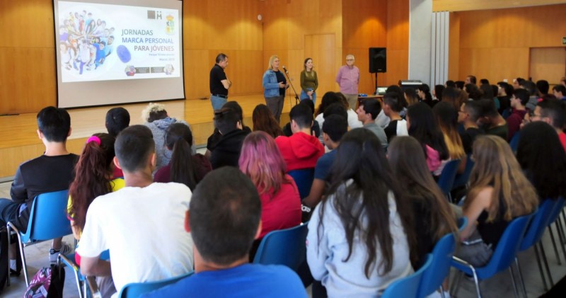 J�venes estudiantes de Maspalomas aprende a crear su propia �Marca Personal`  