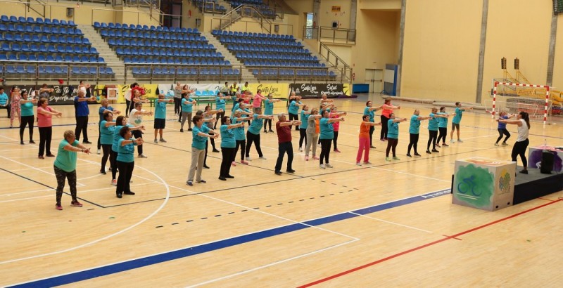 La VIII Semana del Deporte de Santa Luc�a concluye una carrera de obst�culos en familia y con una marcha en bici