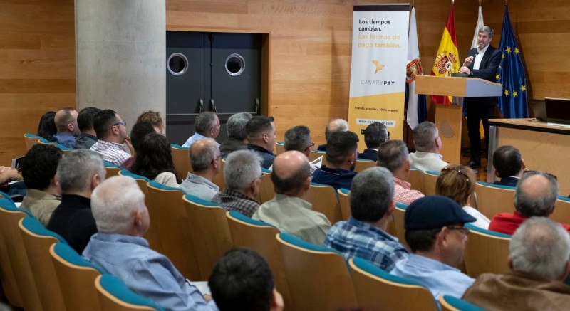 Fernando Clavijo reconoce el �enorme valor de servicio p�blico� del sector del taxi en las Islas