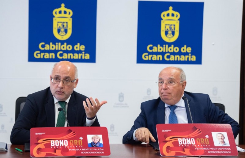 El Cabildo lanza el Bono Oro de transporte  a 28 euros y el Residente pasa a 35 euros 
