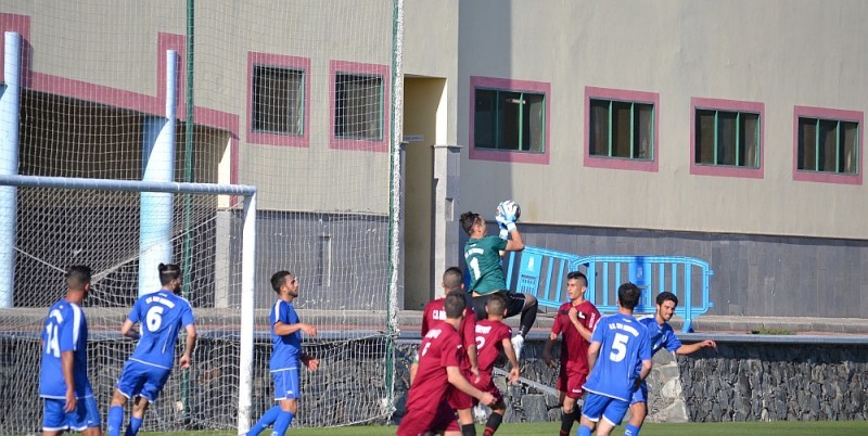 El San Fernando saca tres puntos de oro en su visita a Fuerteventura