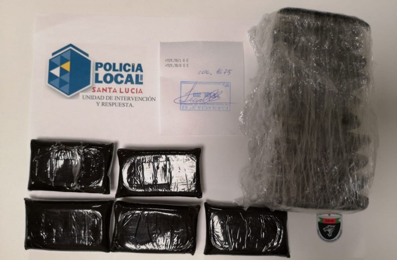 La Polic�a Local de Santa Luc�a incauta cerca de un kilo de hach�s en dos intervenciones rutinarias 