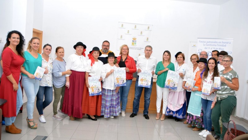 El Tablero estrena banderas y papahuevos para festejar a su patrona la Sant�sima Trinidad 