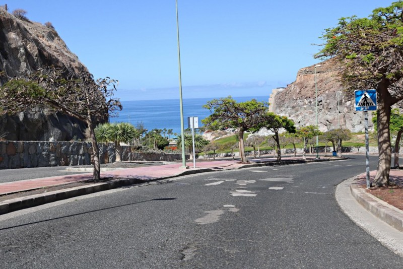 Mog�n asfaltar� la urbanizaci�n de Amadores  