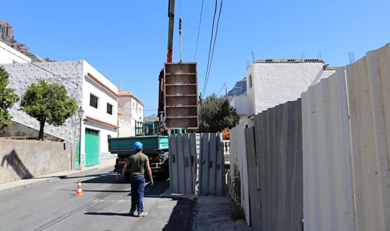 Mog�n rehabilita un tramo de la calle  Tajinaste mediante un muro de contenci�n 