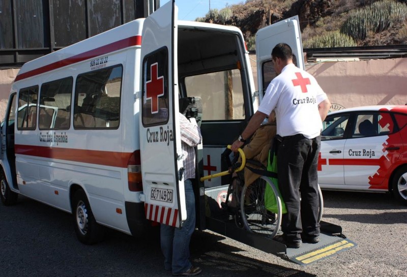 Cruz Roja ofrece el servicio de transporte adaptado para que las personas con movilidad reducida puedan ejercer su derecho al voto  
