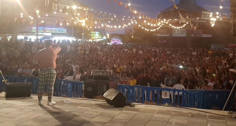 El c�mico Kike P�rez revienta las costuras de la Plaza de El Tablero