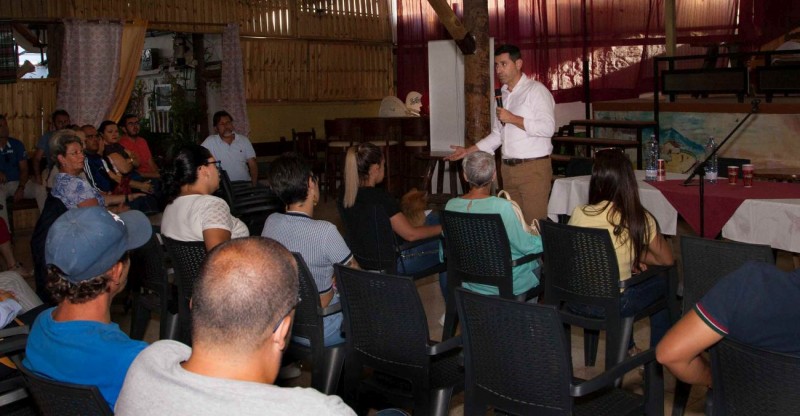 Alejandro Marichal se compromete a sacar del vac�o legal a las viviendas fuera de ordenaci�n de El Salobre