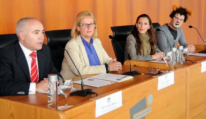 El Ayuntamiento y Expomeloneras acercan la m�sica cl�sica a los ni�os del municipio