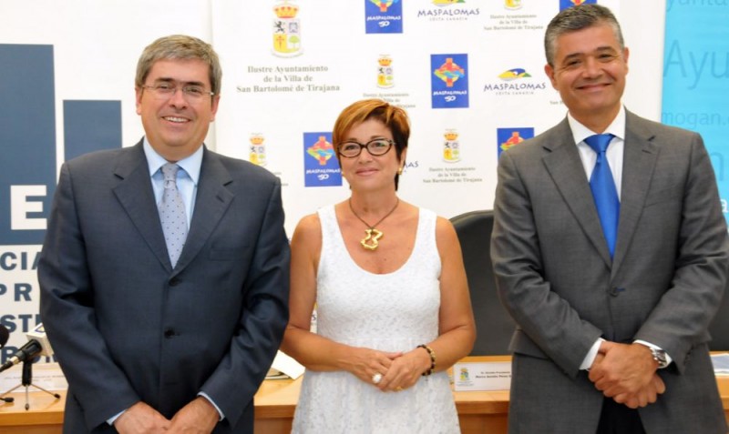 San Bartolom� y de Mog�n firman un convenio de colaboraci�n con los Empresarios de la Construcci�n