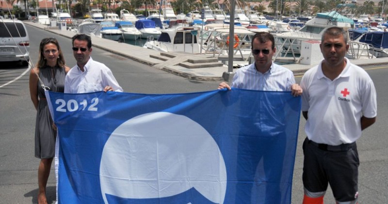 Pasito Blanco iza otra bandera azul europea