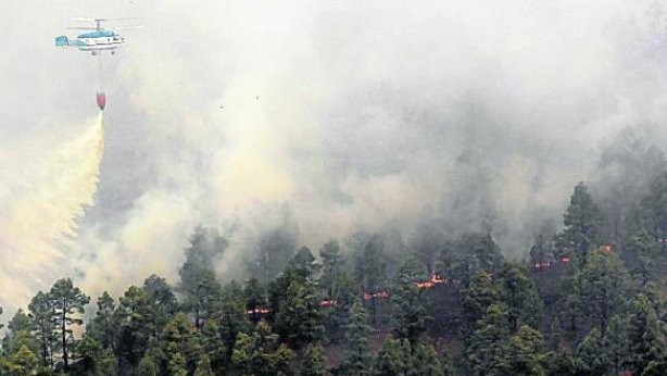 Rivero: �Se trabaja intensamente para evitar el avance del fuego y controlarlo en el per�metro afectado�