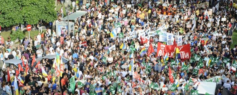 M�s de 100.000 personas en contra los recortes del Gobierno en Las Palmas