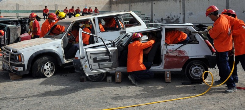 Los alumnos de Emergencias act�an en un accidente m�ltiple simulado 