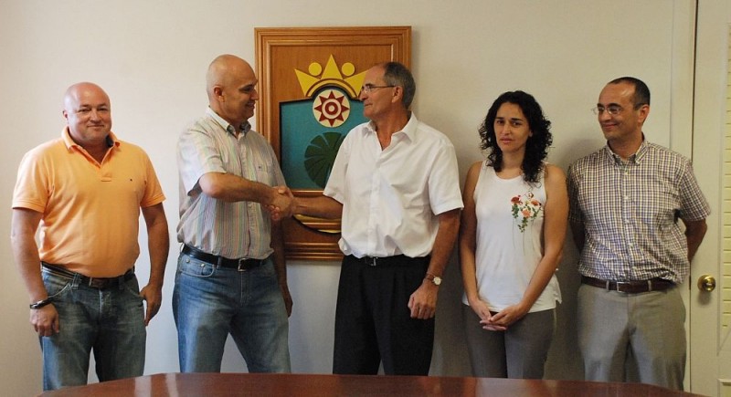 El Club de Leones de Santa Luc�a facilit� vacunas a 30 familias y entreg� 5 toneladas de alimentos