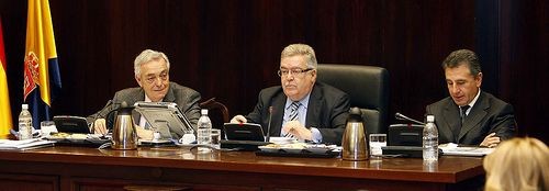 El Cabildo aprueba la reducci�n de retribuciones de consejeros, directores generales, personal directivo y eventual de toda la Corporaci�n 