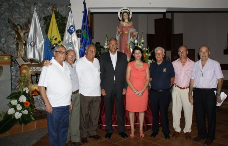 Las asociaciones de Hosteler�a realizan una ofrenda a su patrona, Santa Marta