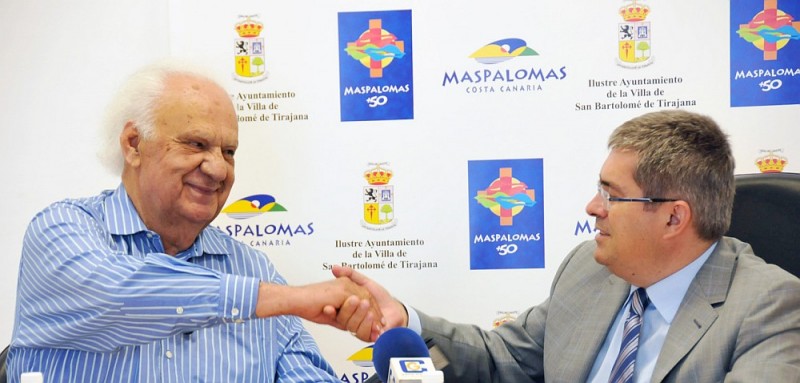 El fot�grafo de Maspalomas, Juan Franco, cede al Ayuntamiento gran parte de su fondo documental  