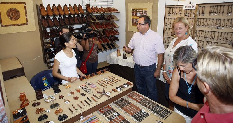 61 artesanos participan en la quinta edici�n de la Feria de Artesan�a Faro de Maspalomas