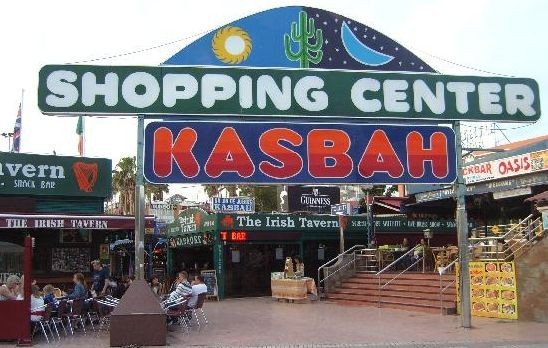 En estado cr�tico al caer desde cinco metros de altura en el C.C. Kasbah