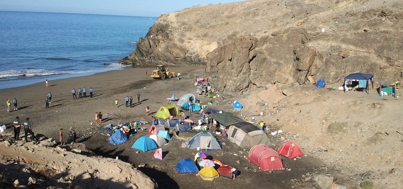 El ayuntamiento y la polic�a desalojan las acampadas ilegales  de las playas del Sur