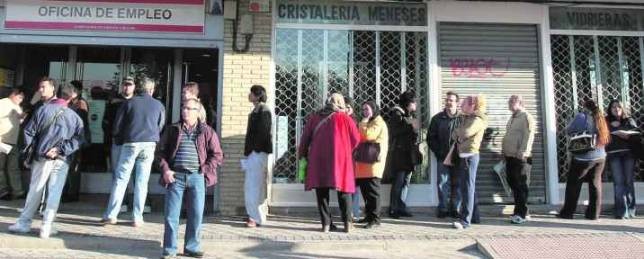 El 40% de los parados en Canarias no supera los estudios primarios