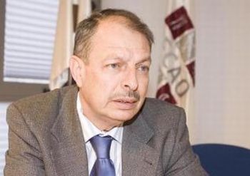 Antonio V�lez manifiesta al propietario del Maritin Playa que se deje de falsas y asuma los riesgo del ruido en su actividad