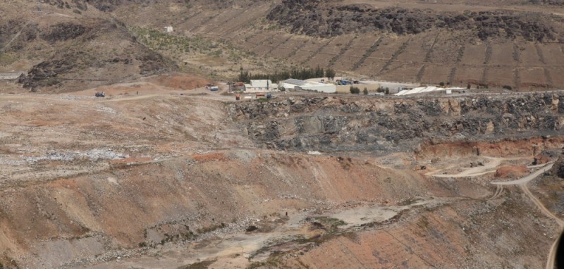 Bravo de Laguna firma el contrato de acondicionamiento del Complejo  Ambiental de Juan Grande 