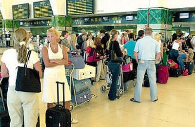 Canarias pierde en agosto un 3,62% de turistas 