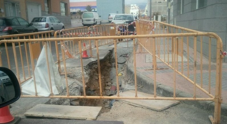 Compromiso  por  San Bartolome de Tirajana denuncia la mala se�alizaci�n de la obras que se realizan en el Tablero