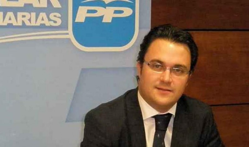 El PP advierte al PSOE que Paulino Rivero compromete a Canarias con sus desvar�os 