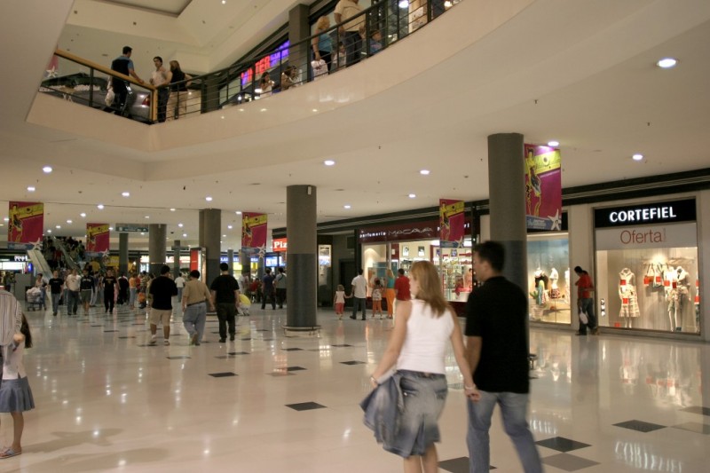 El Gobierno fija en 10 la apertura autorizada de domingos y festivos en Canarias 