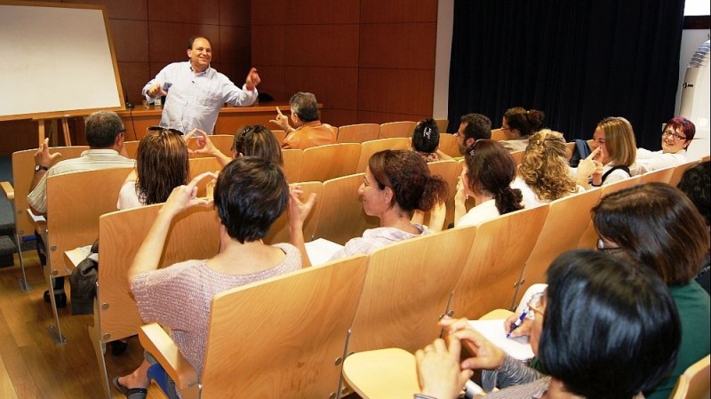 Vecindario celebra unas jornadas de participaci�n para familias que se les ense�a a superar los traumas de forma positiva