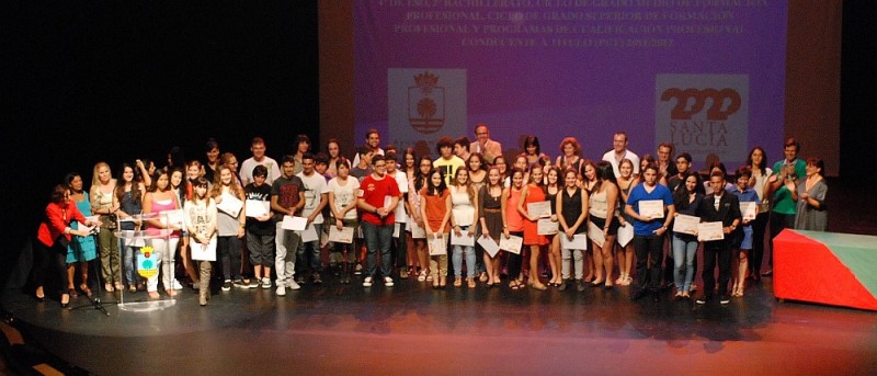 Santa Luc�a premia con 13.500 euros a 93 alumnos por su trayectoria acad�mica y personal