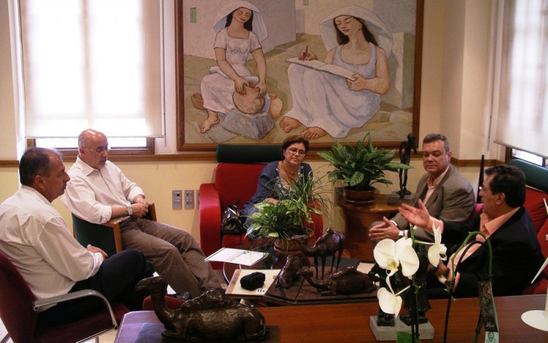 UNEC SIGLO XXI se re�ne con el Alcalde de Ag�imes, para solicitar una declaraci�n institucional del Ayuntamiento, de Ayuda a las PYMES Canarias