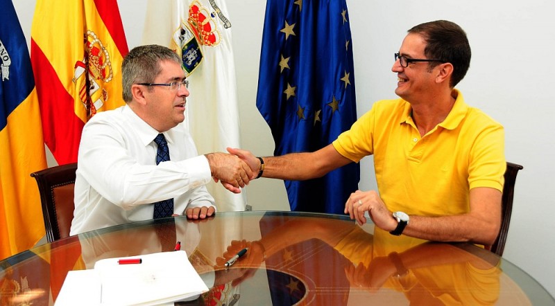 San Bartolom� instala treinta y cinco contenedores para la recogida de zapatos y ropa usada