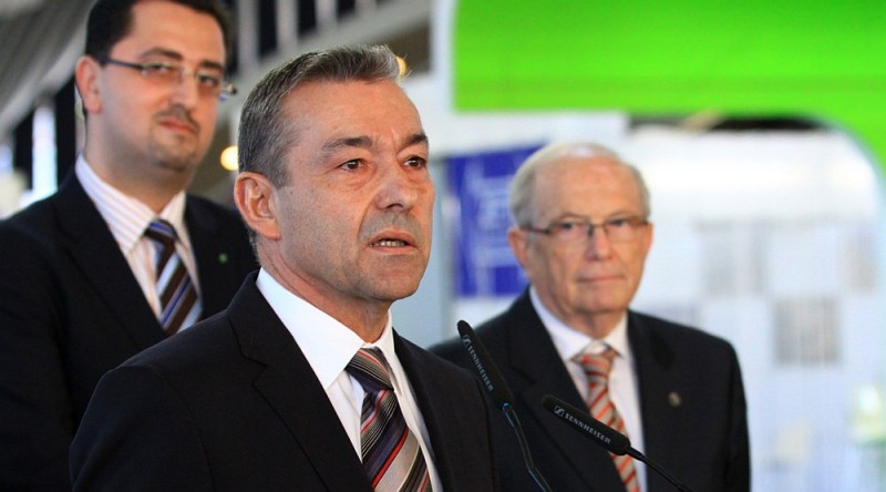 Rivero exige  al Estado que regule el transporte a�reo 