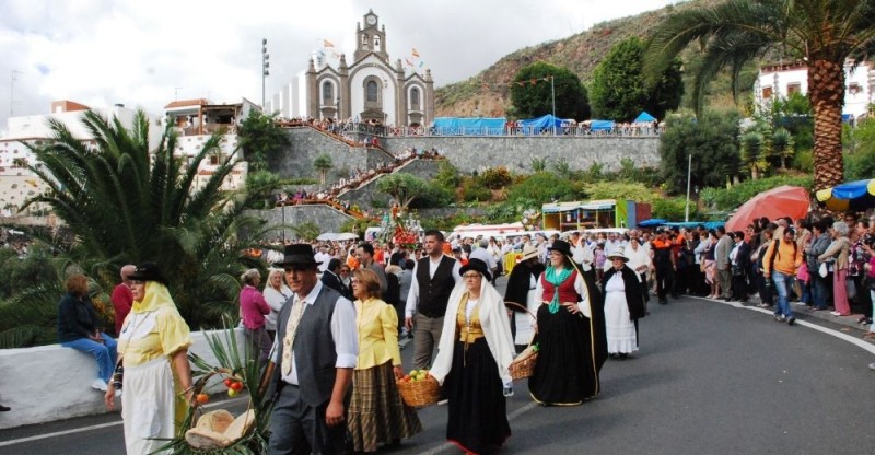 Santa Luc�a celebra el d�a grande de su patrona con la llegada de las �Luc�as� y la feria de ganado