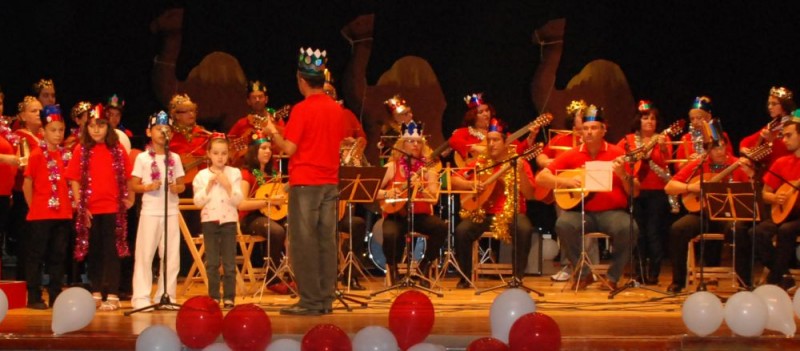 La Escuela Municipal de M�sica llena el teatro de Maspalomas de villancicos