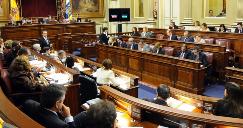 CC y PSOE aprueban el presupuesto canario de 2013